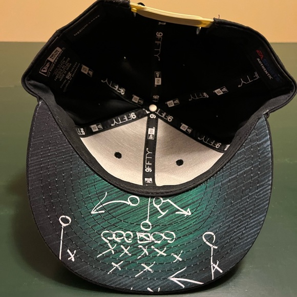 Men’s EA Sports New Era SnapBack hat - Picture 5 of 9